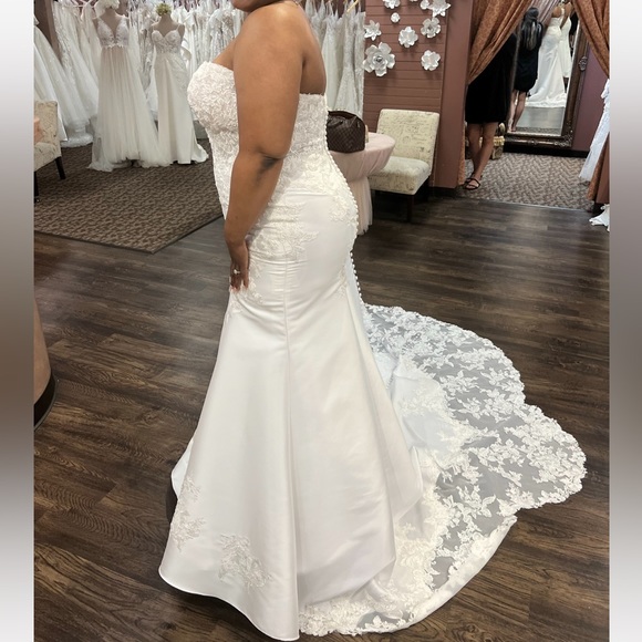 ESSENCE OF AUSTRALIA WEDDING GOWN - NWT - BEST OFFER ACCEPTED - Picture 7 of 12